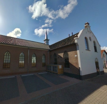 DELIVERY OF 2 LARGE CHANDELIERS CHURCH GELDERMALSEN NETHERLANDS