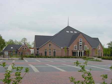 DELIVERY OF 4 LARGE CHANDELIERS CHURCH SCHOONREWOERD NETHERLANDS