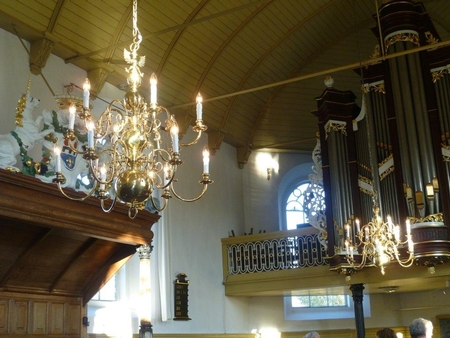 DELIVERY OF 2 LARGE CHANDELIERS CHURCH HURDEGARYP NETHERLANDS